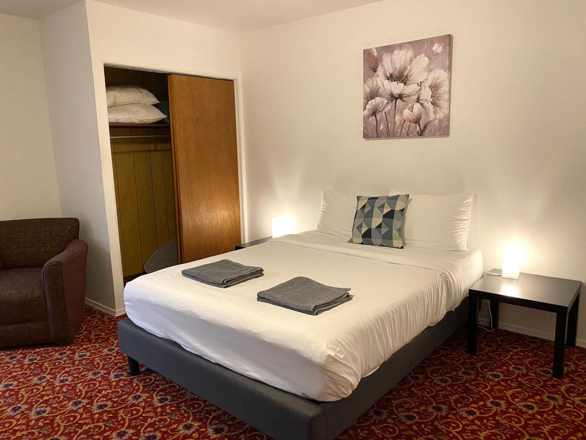 AF Stays - Philadelphia Convention Center Queen Room with Shared Bathroom 27