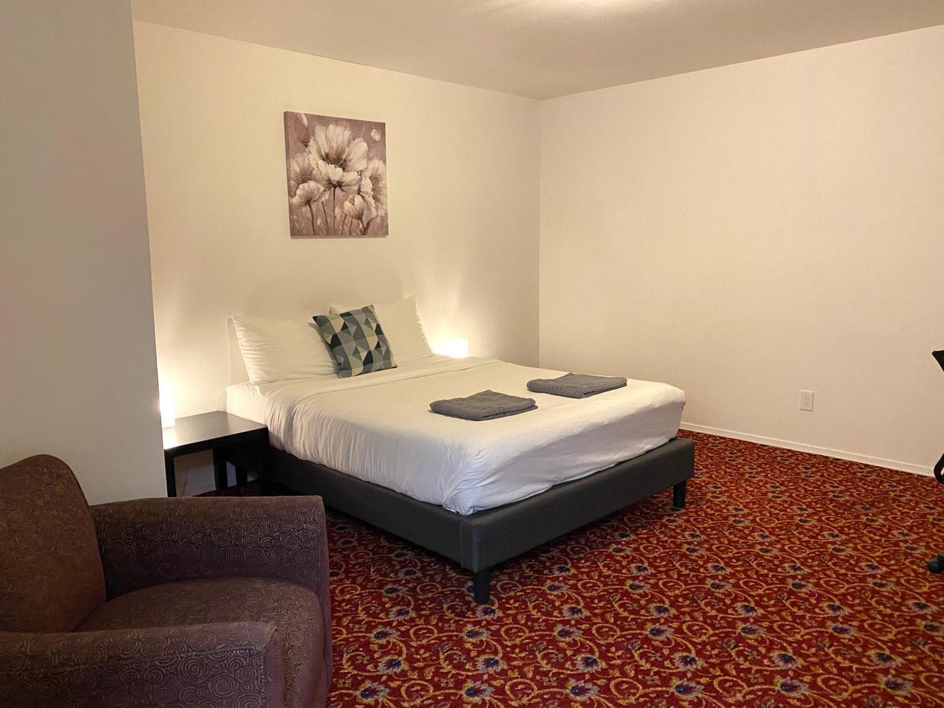 AF Stays - Philadelphia Convention Center Queen Room with Shared Bathroom 5