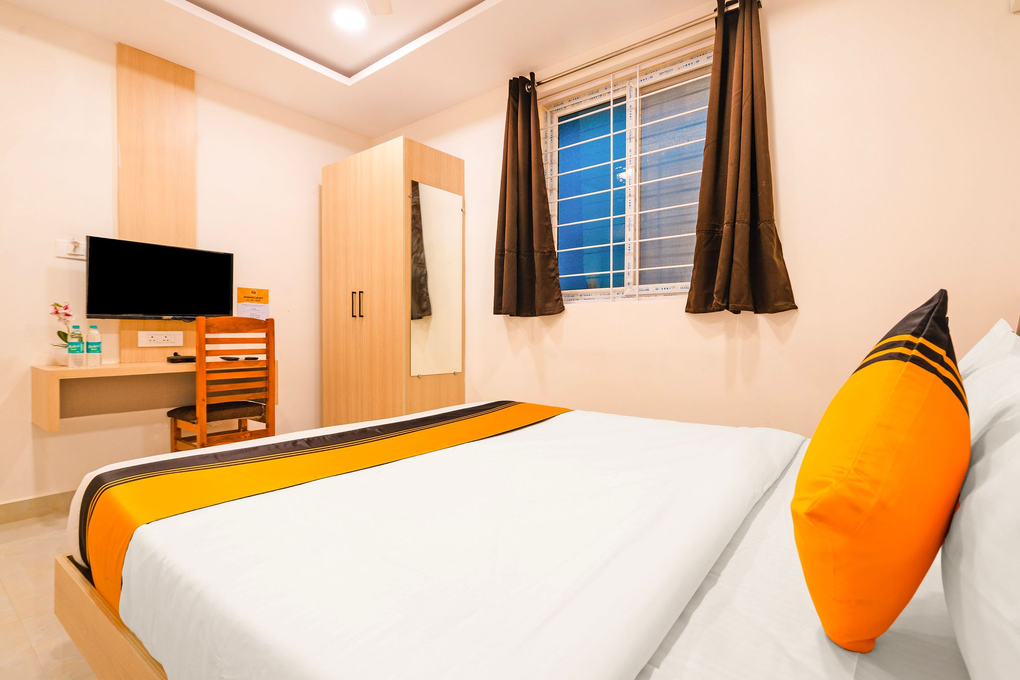 Itsy Hotels Saffron Groves Standard Room 4