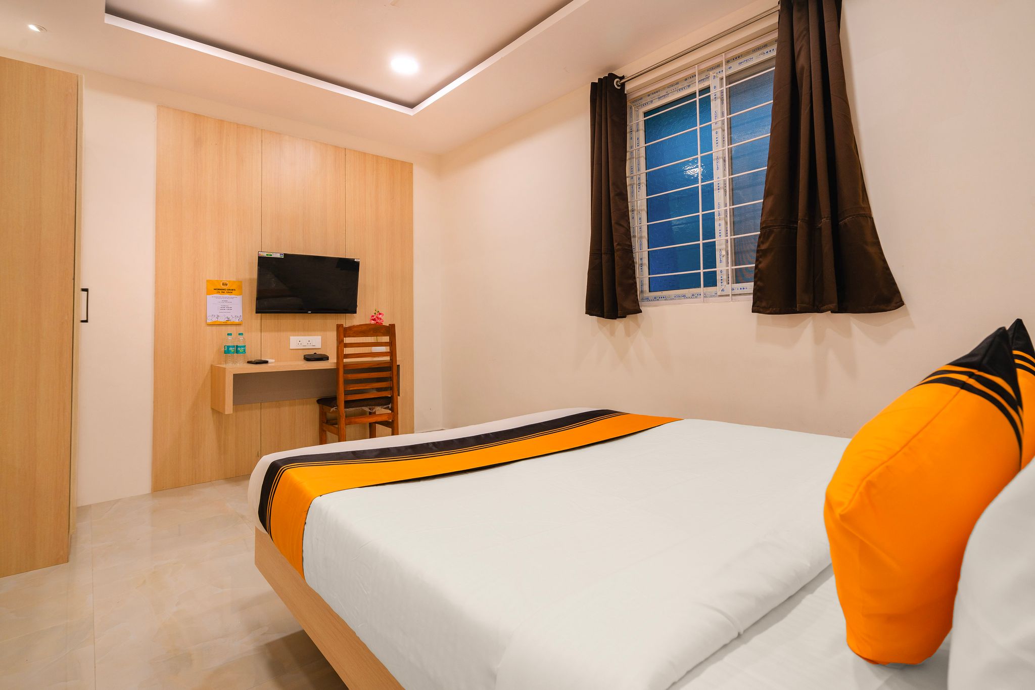 Itsy Hotels Saffron Groves Standard Room 9