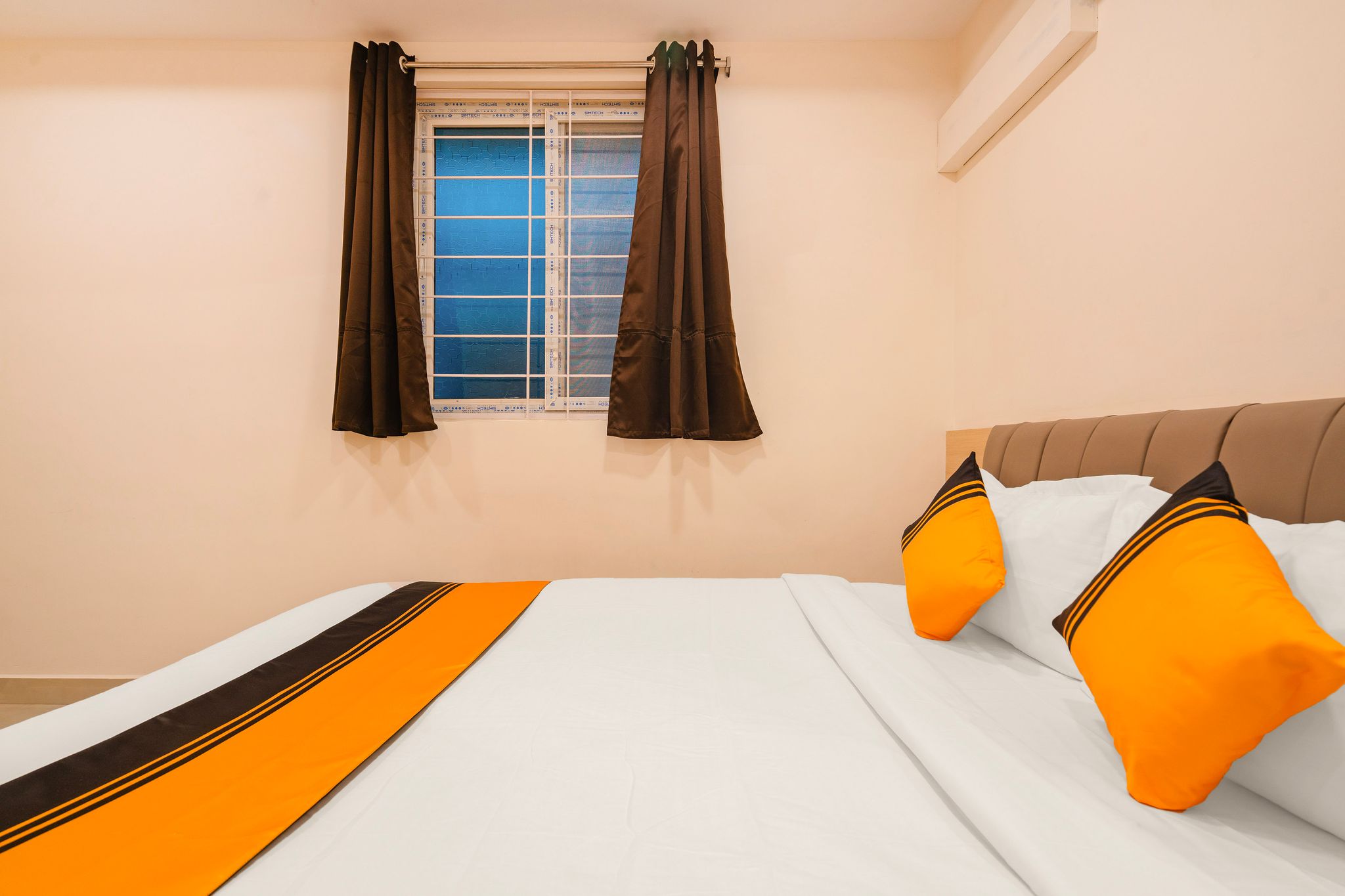 Itsy Hotels Saffron Groves Standard Room 12