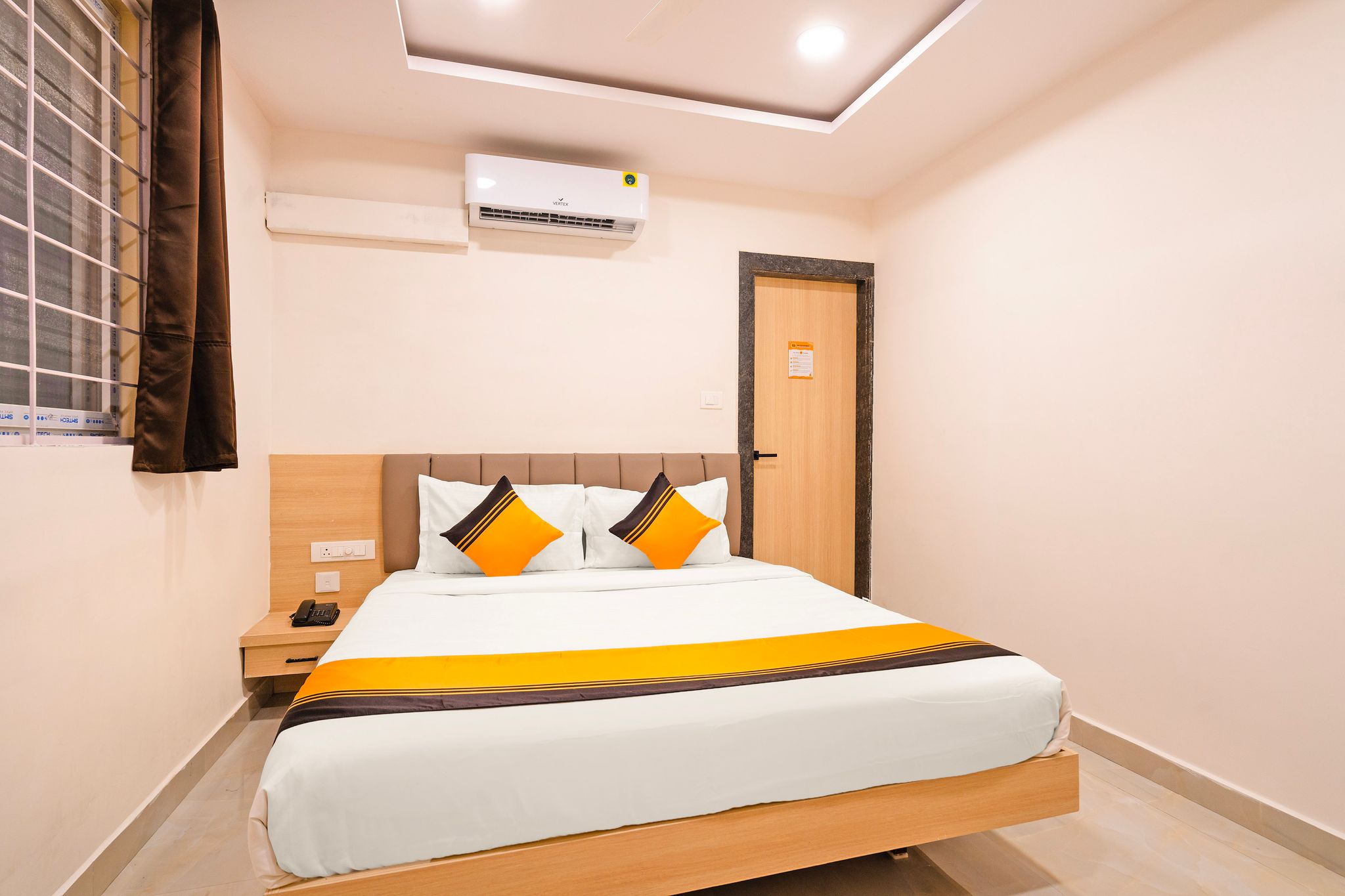 Itsy Hotels Saffron Groves Standard Room 6