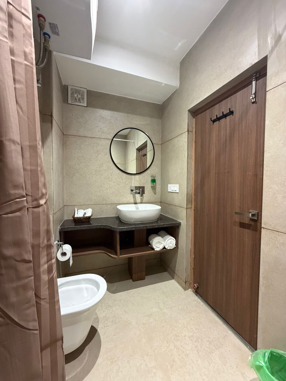 Luxury Bed Room With City and Hill View