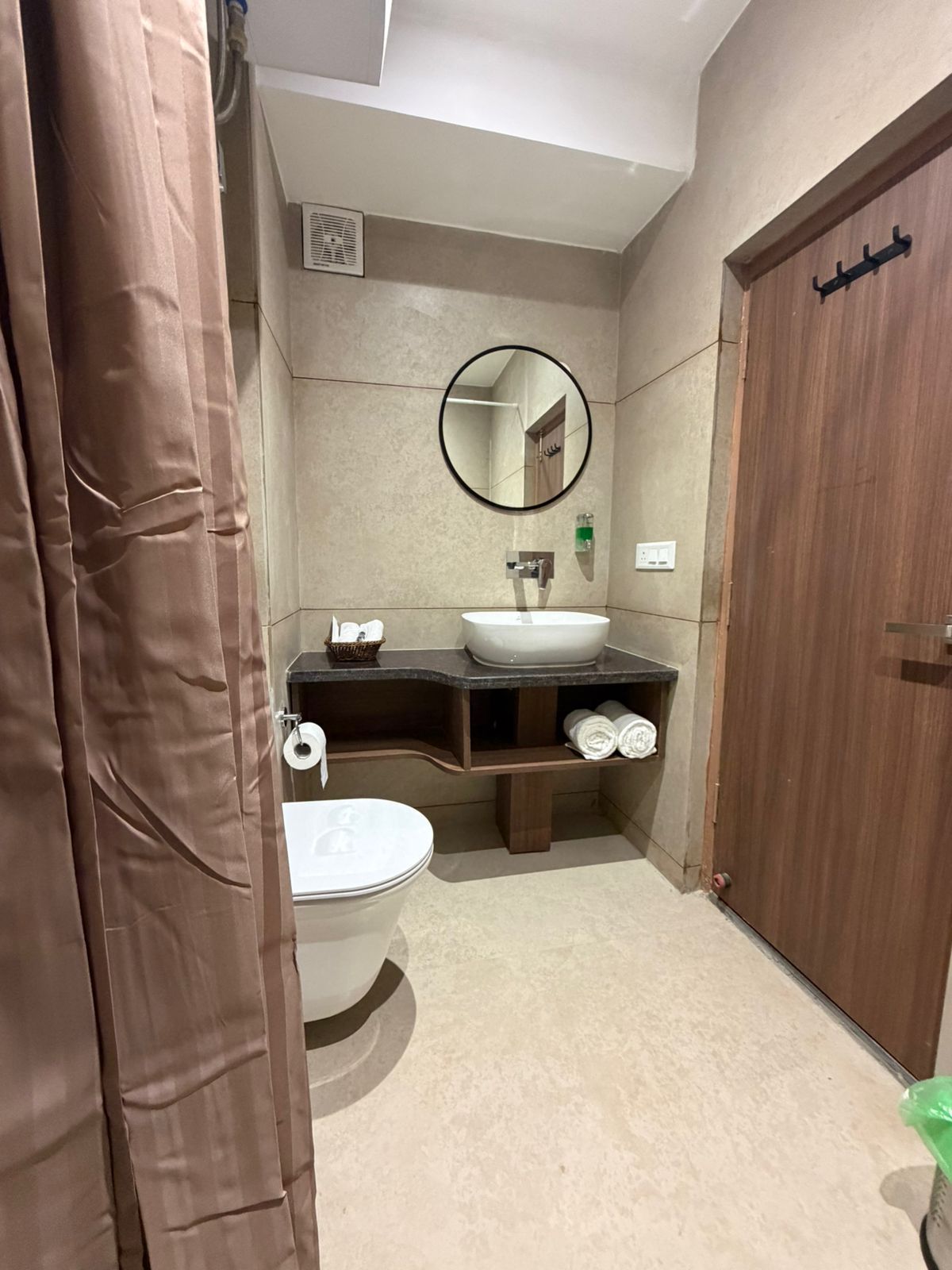 Hotel Shiva Deluxe Room 5