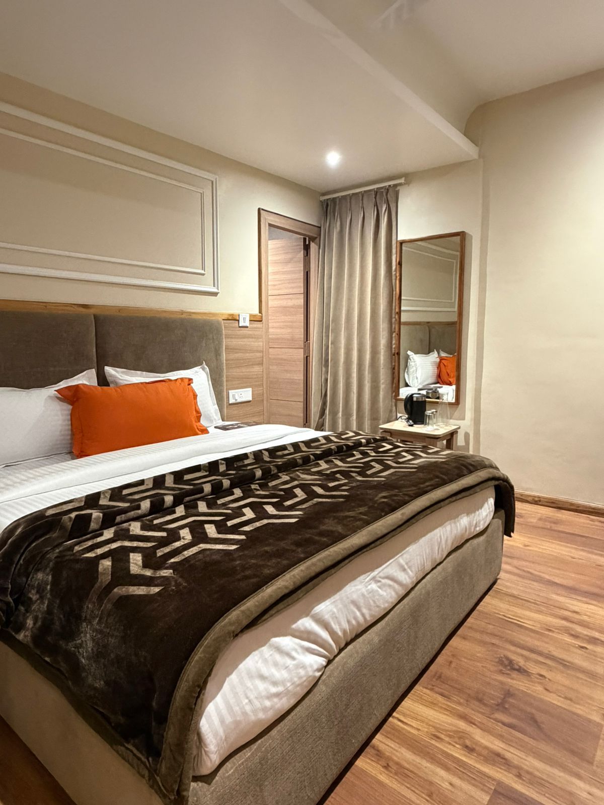 Hotel Shiva Deluxe Room 4