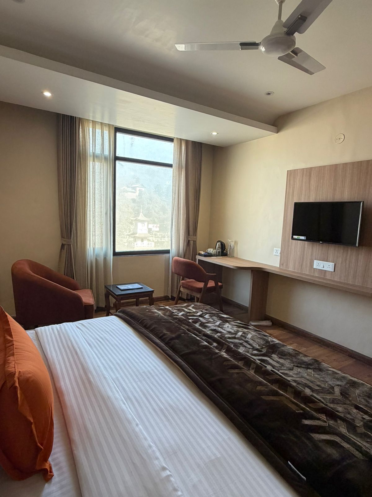 Luxury Bed Room With City and Hill View