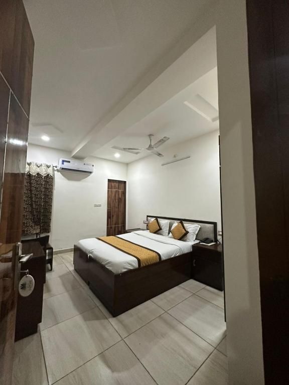 STAYKART LOTUS INN Superior king Room