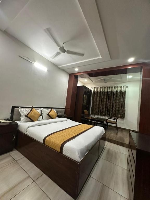 STAYKART LOTUS INN Superior king Room 4