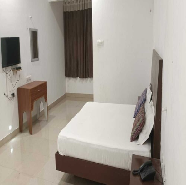 AKS Inn Standard Room 3