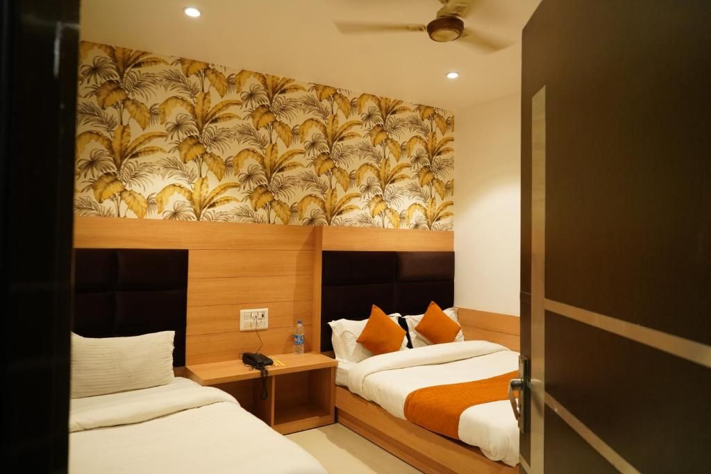 Hotel Malhotra Inn Deluxe Room 9