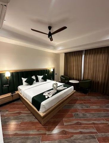 Hotel The Lineage Deluxe Room