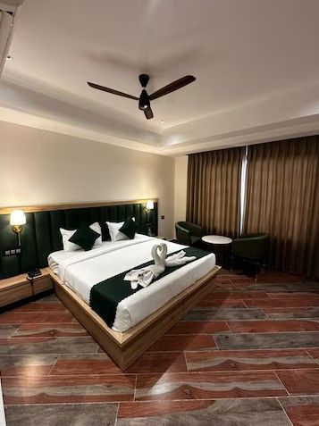 Hotel The Lineage Premium Room 2