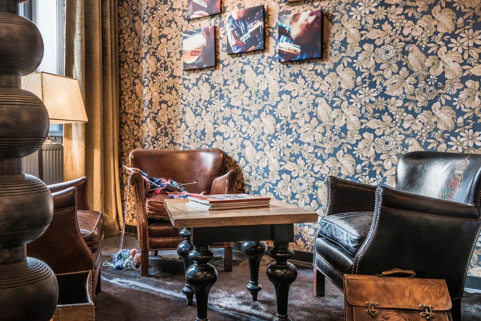 Shared lounge/TV area