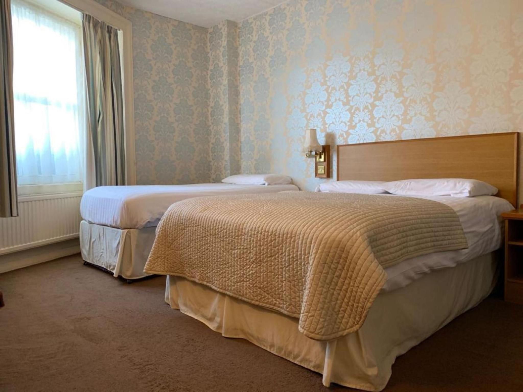 Waterford Lodge Hotel Family room-Ensuite with Bath-Street View