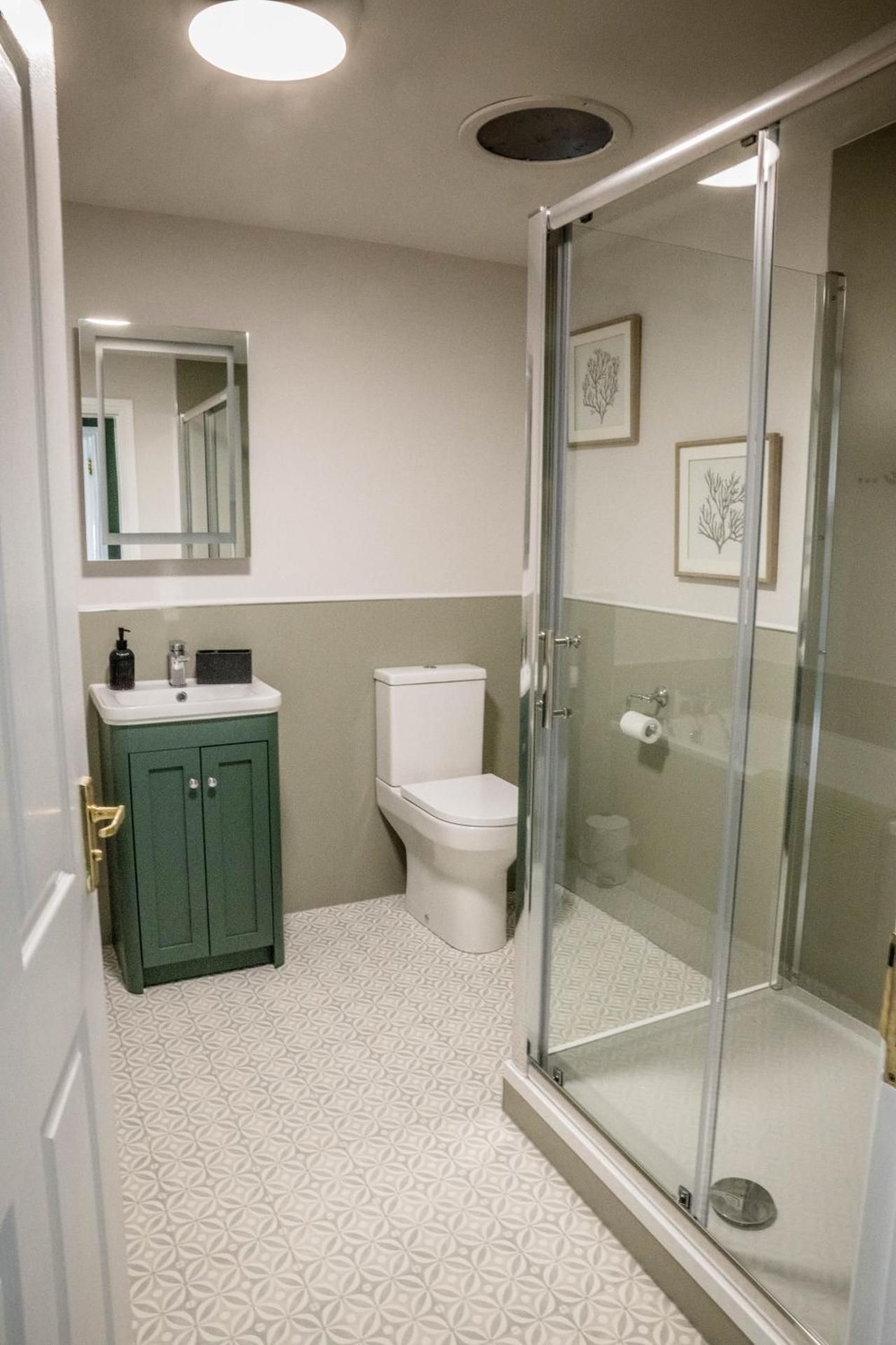The Queen's Head Family Suite 3