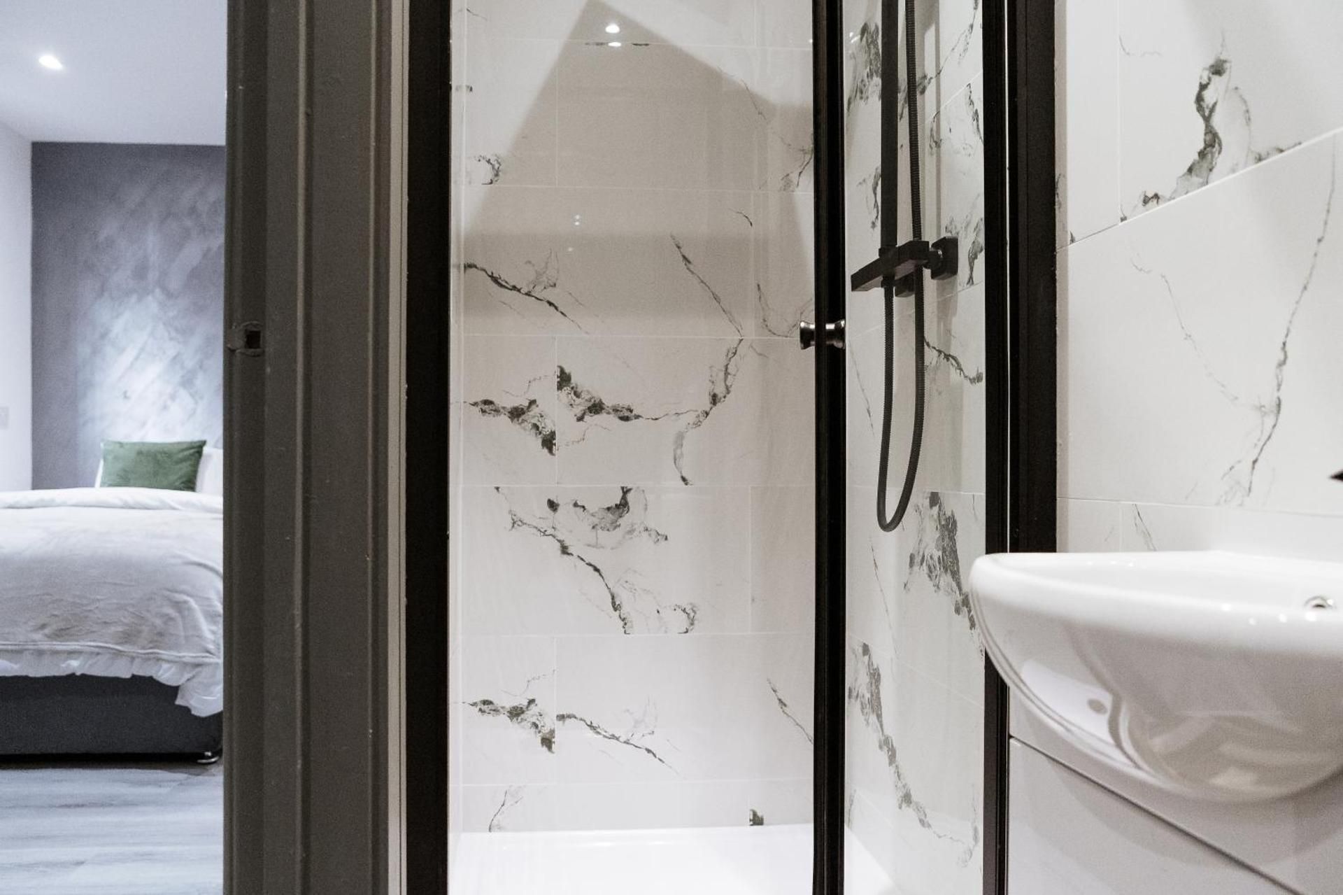 4x Studio Apartments for Contractors, Professionals and Families near Coventry University, City Cent Deluxe Studio 3