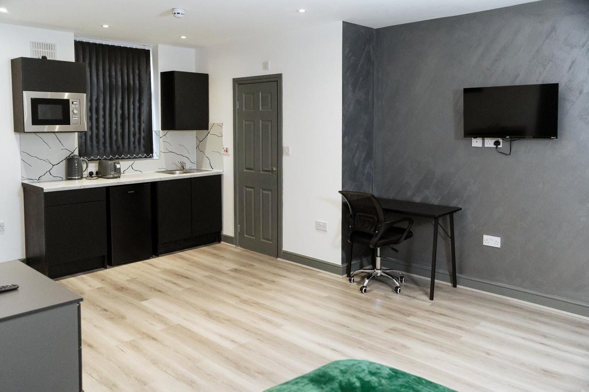 4x Studio Apartments for Contractors, Professionals and Families near Coventry University, City Cent