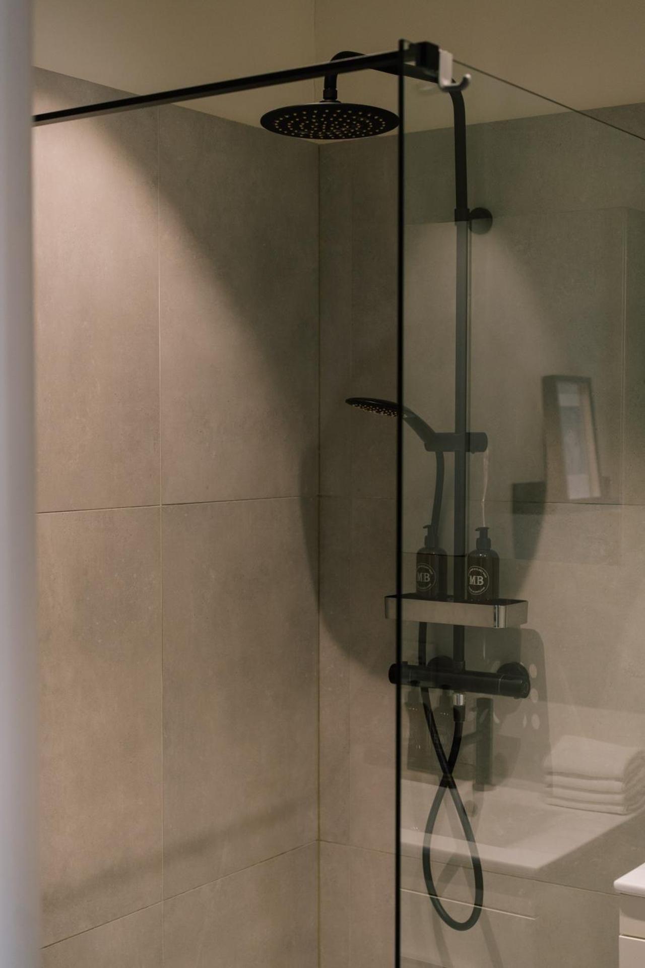 A Place Antwerp - Boutique Suites & Flats - Vrijdagmarkt 18 One-Bedroom Apartment with Terrace 2