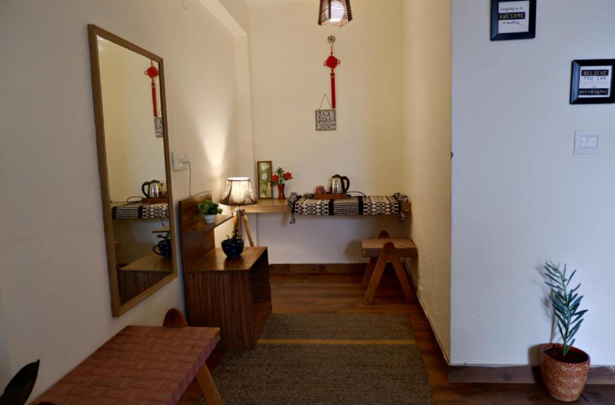 Utopia Hostels Dharamkot Deluxe Room 2