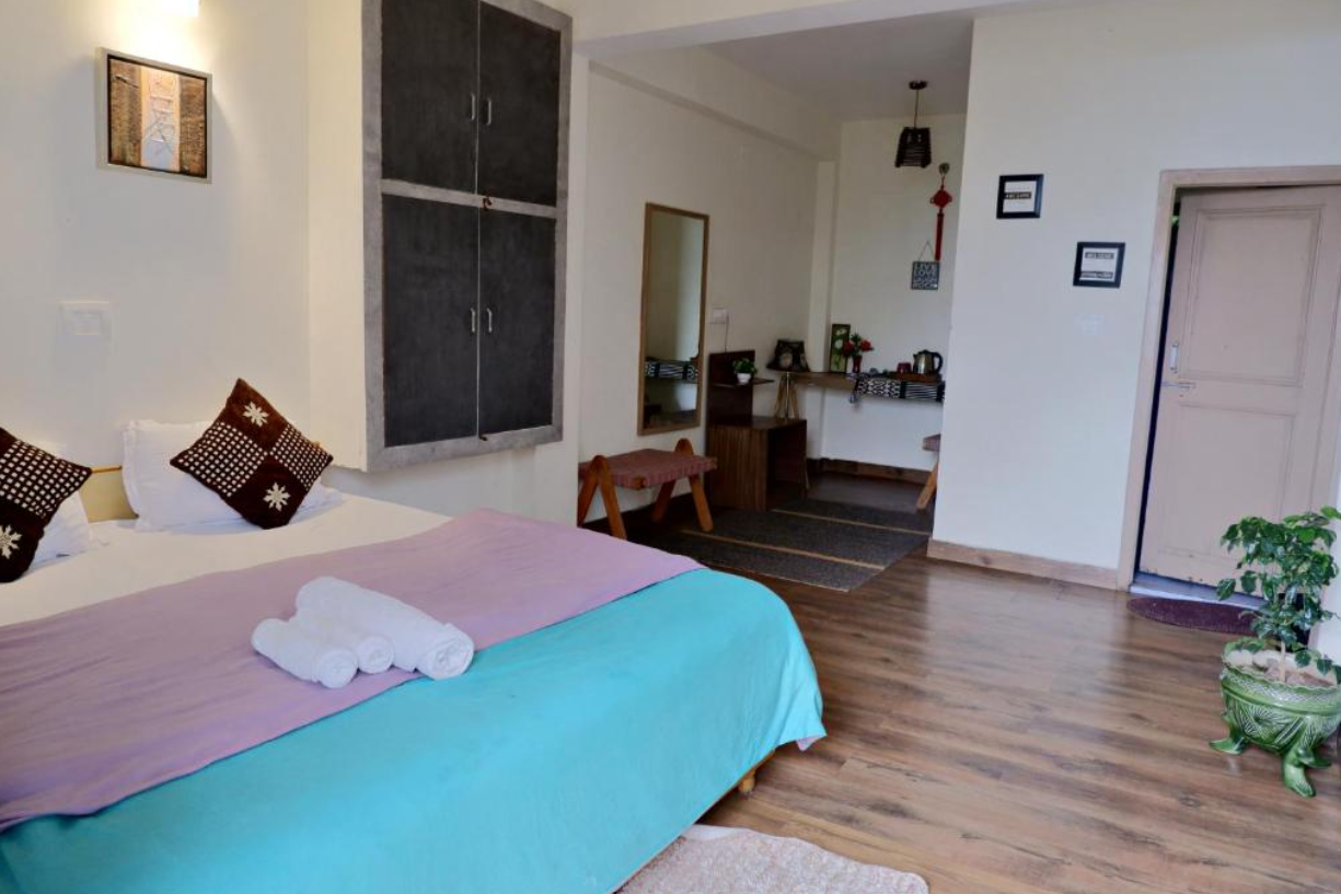 Utopia Hostels Dharamkot Deluxe Room 4