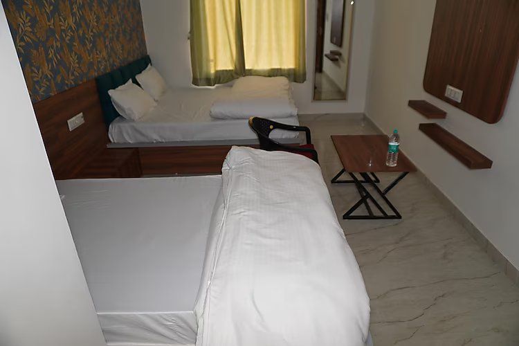 Hotel JR Palace AC Luxury Triple (1 double bed 1 single bed) 2