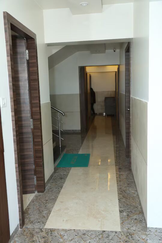 Side Image 2