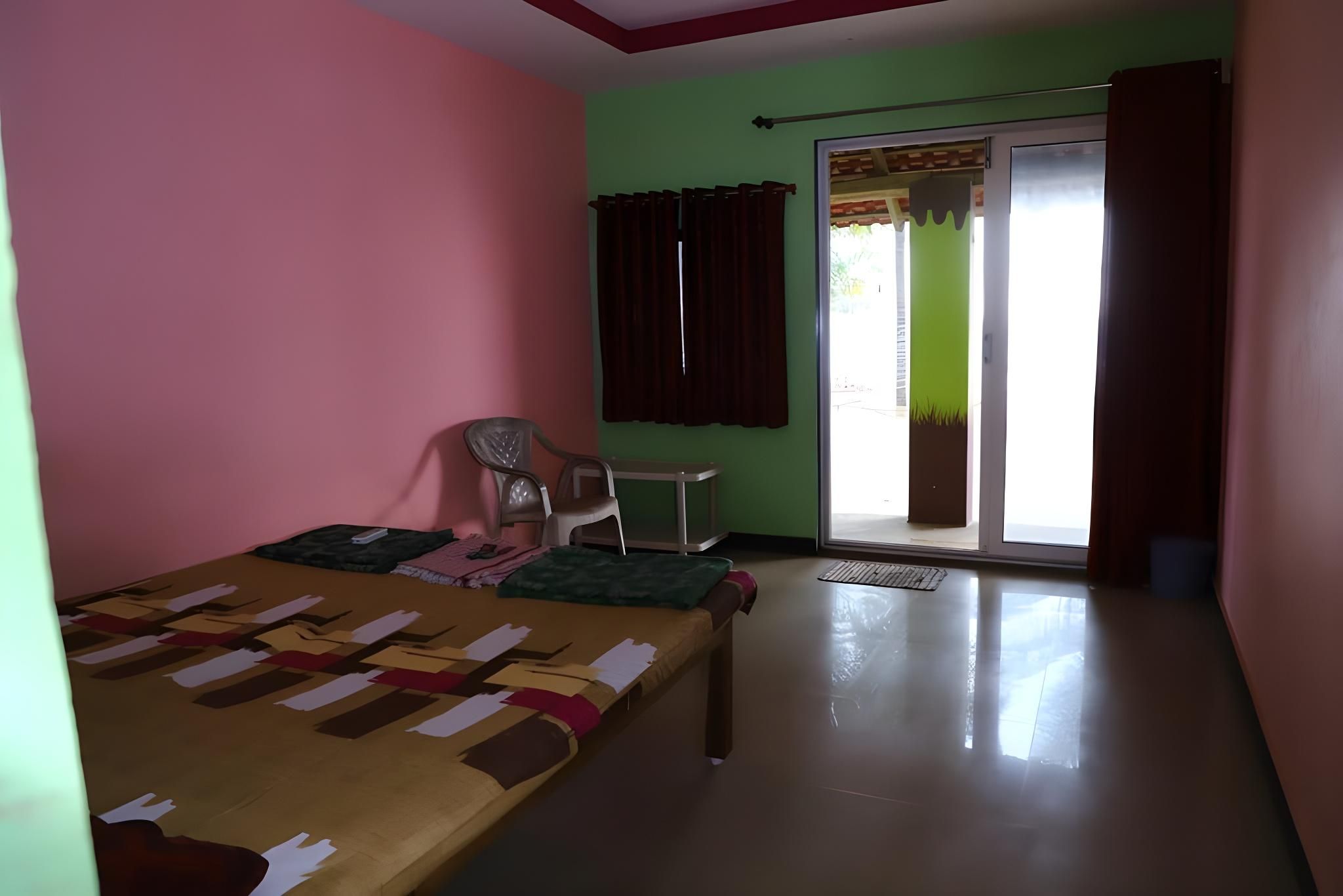 Deluxe Room with Sea View and Balcony