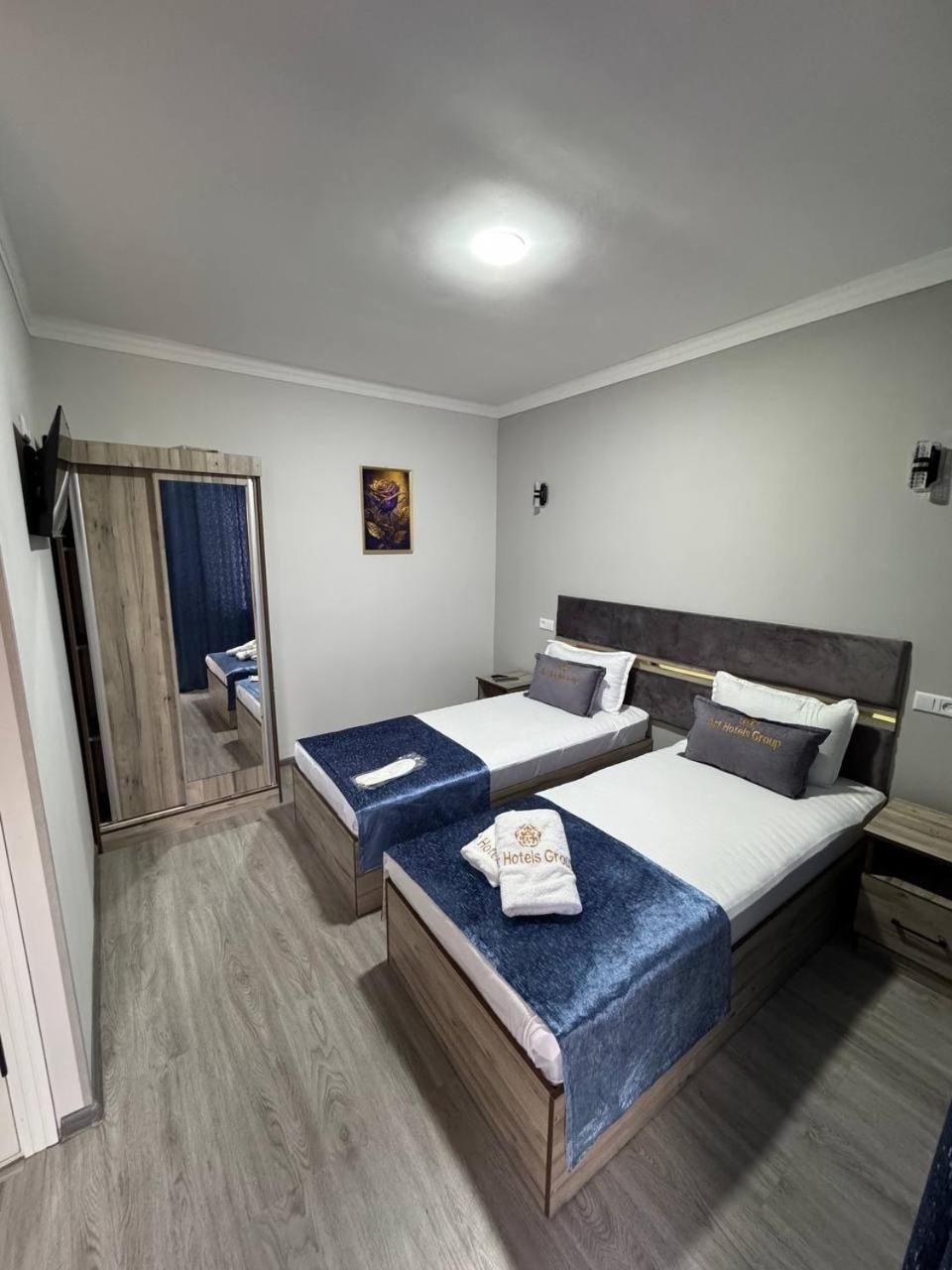 Shams Art Double Room with Two Double Beds 2