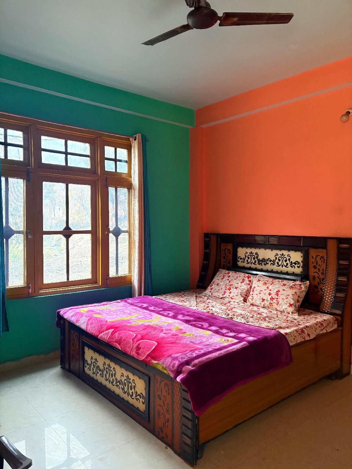 Clovees's Rooms and Cafe