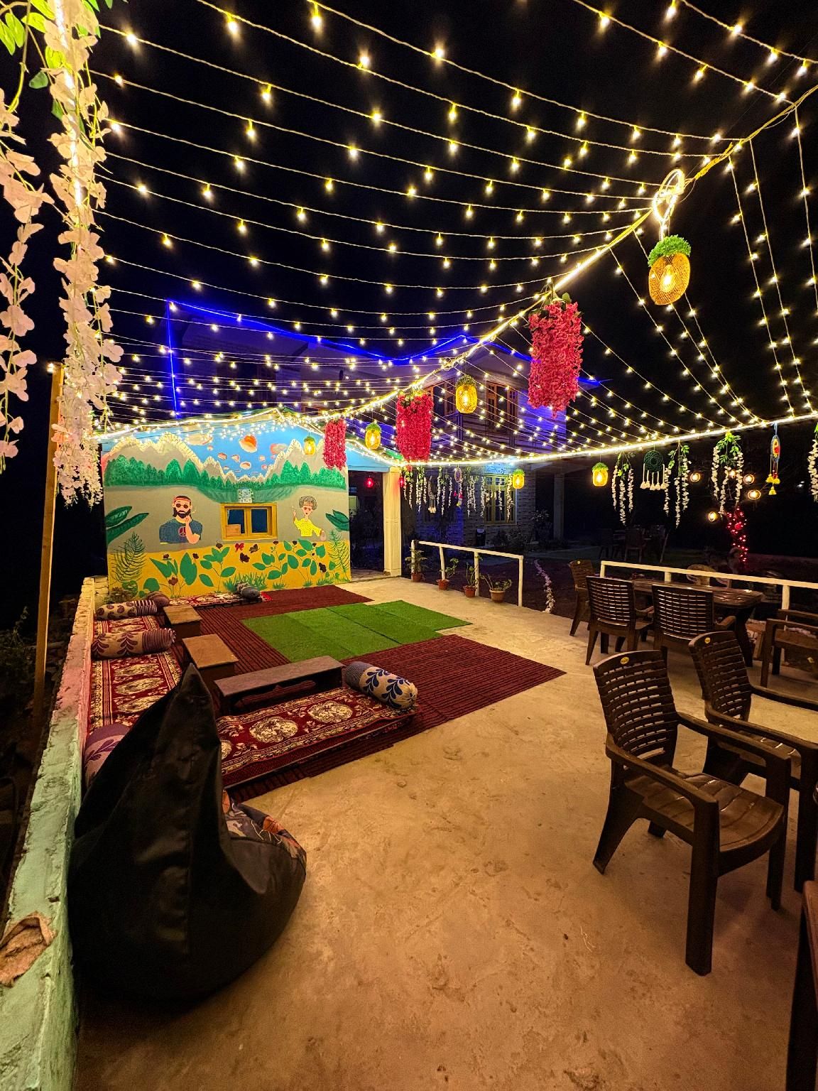 Clovees's Rooms and Cafe