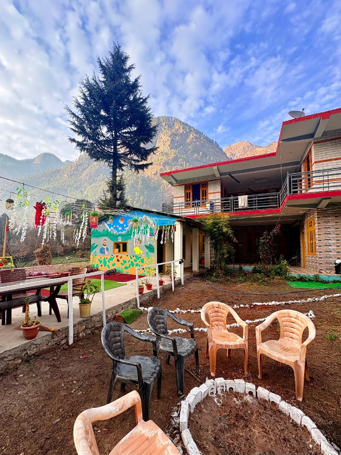 Clovees's Rooms and Cafe