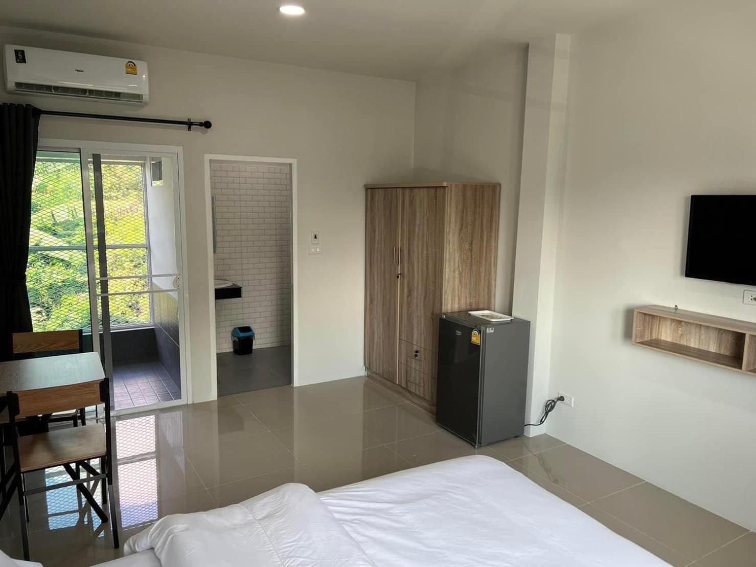 Shared lounge/TV area