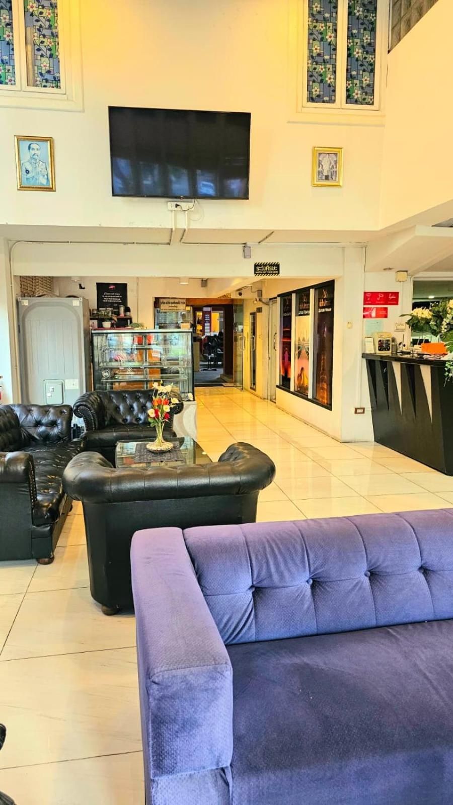 Shared lounge/TV area