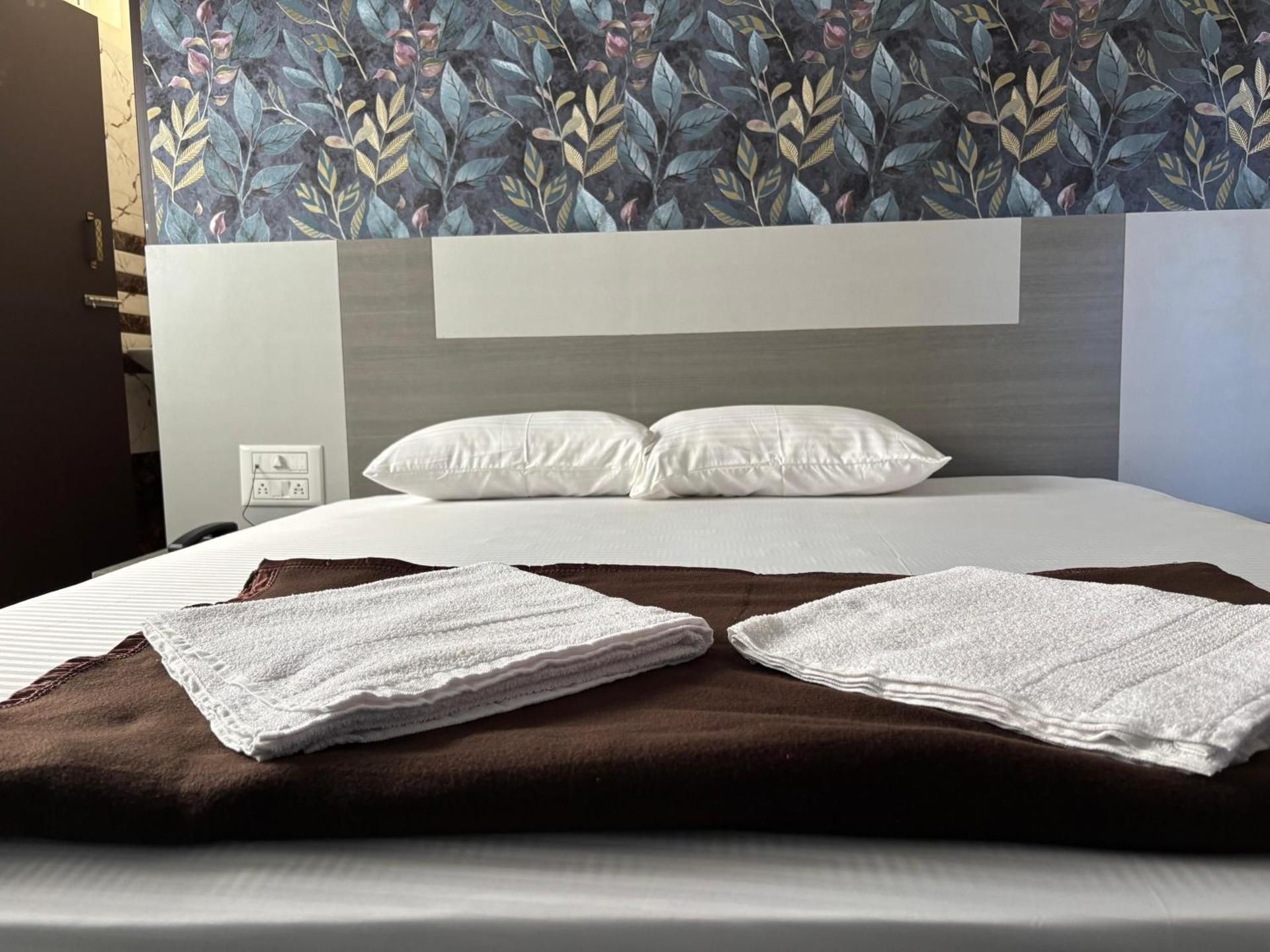 P A Castle Executive Double 3