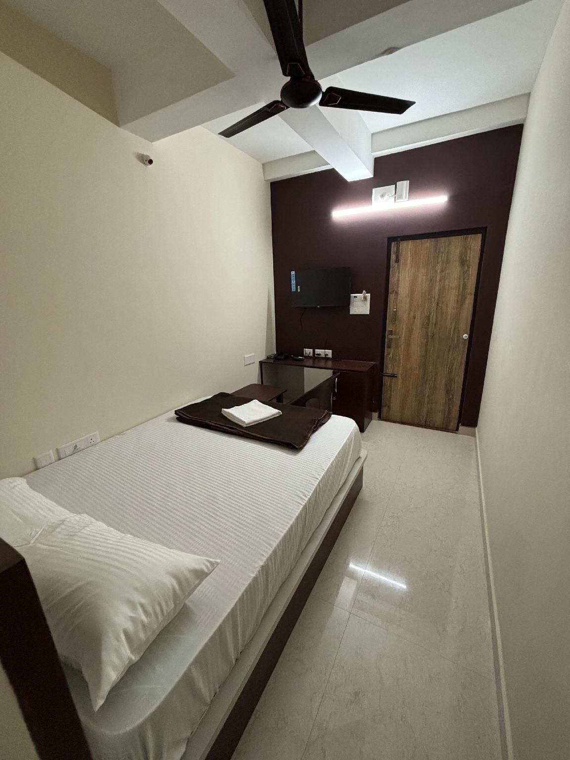 Deluxe Double Non-AC Room with Ensuite Bathroom