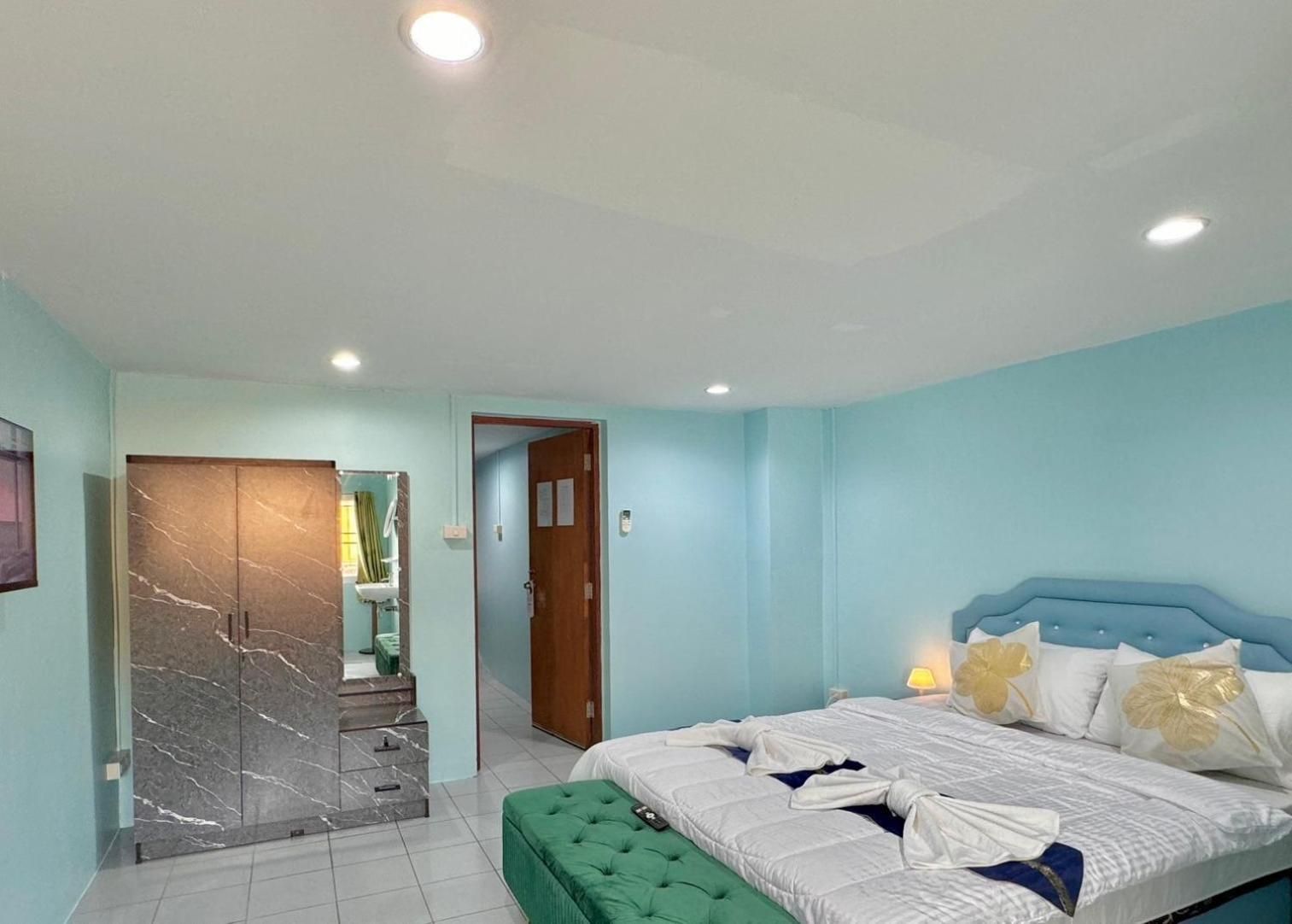 Ocean Blue Huahin Guesthouse Double Room