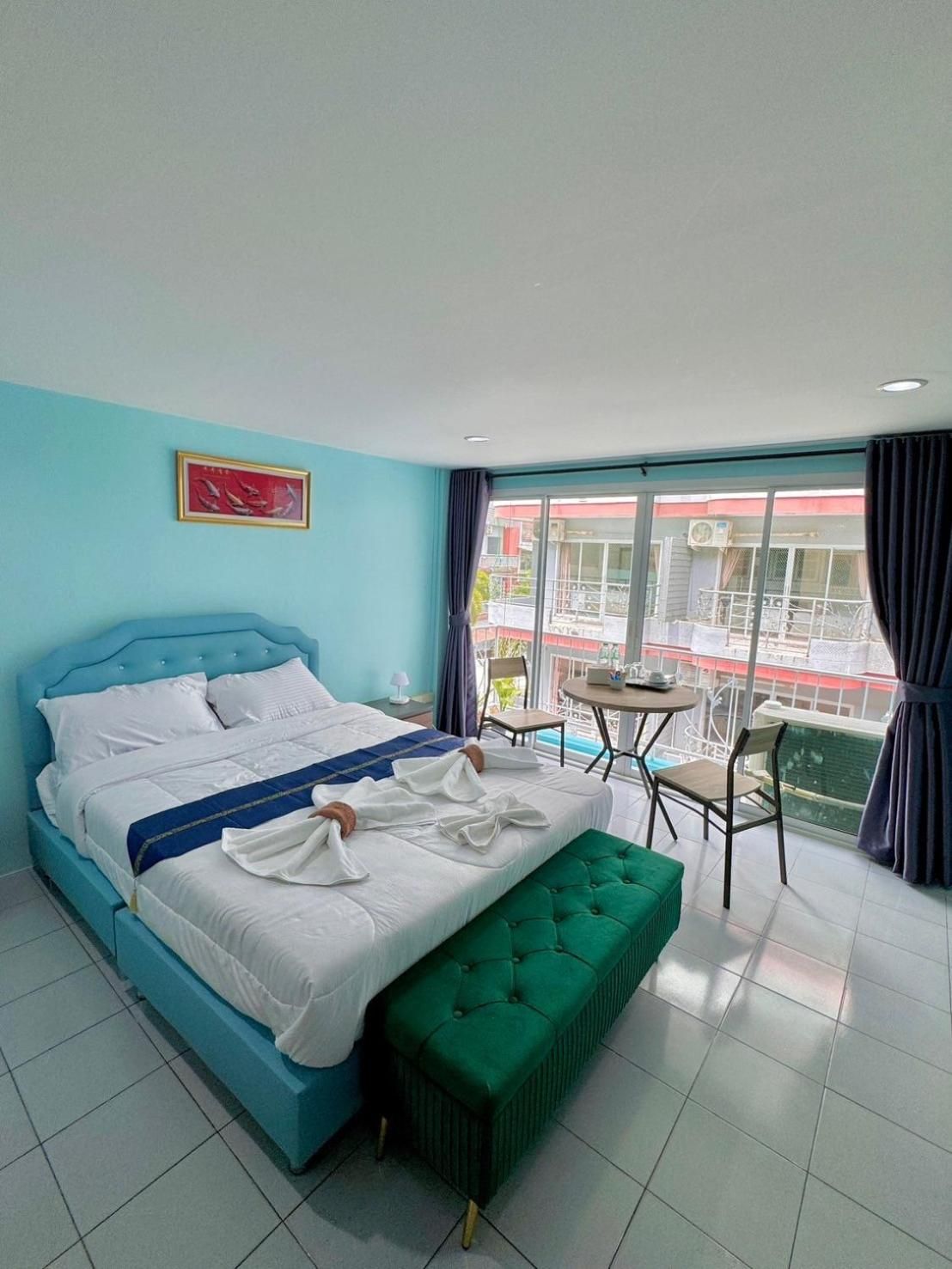 Ocean Blue Huahin Guesthouse Deluxe Double Room with Balcony