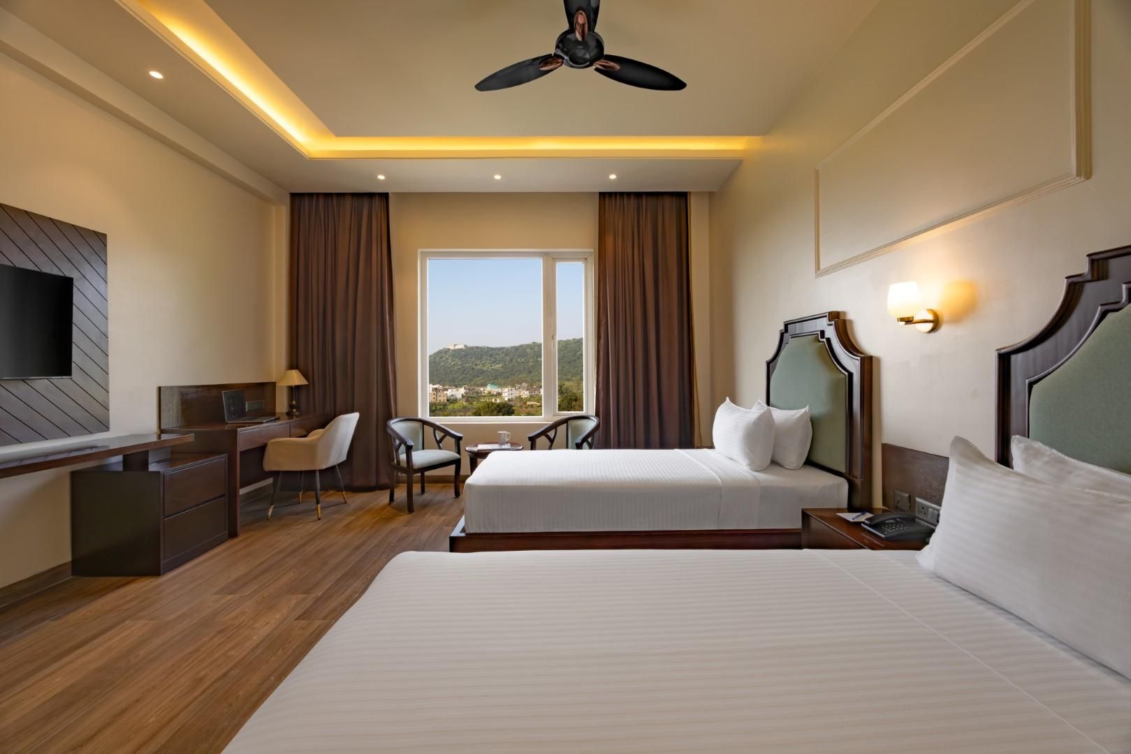 Clarks Inn Suites, Dhanbad Premium King Room