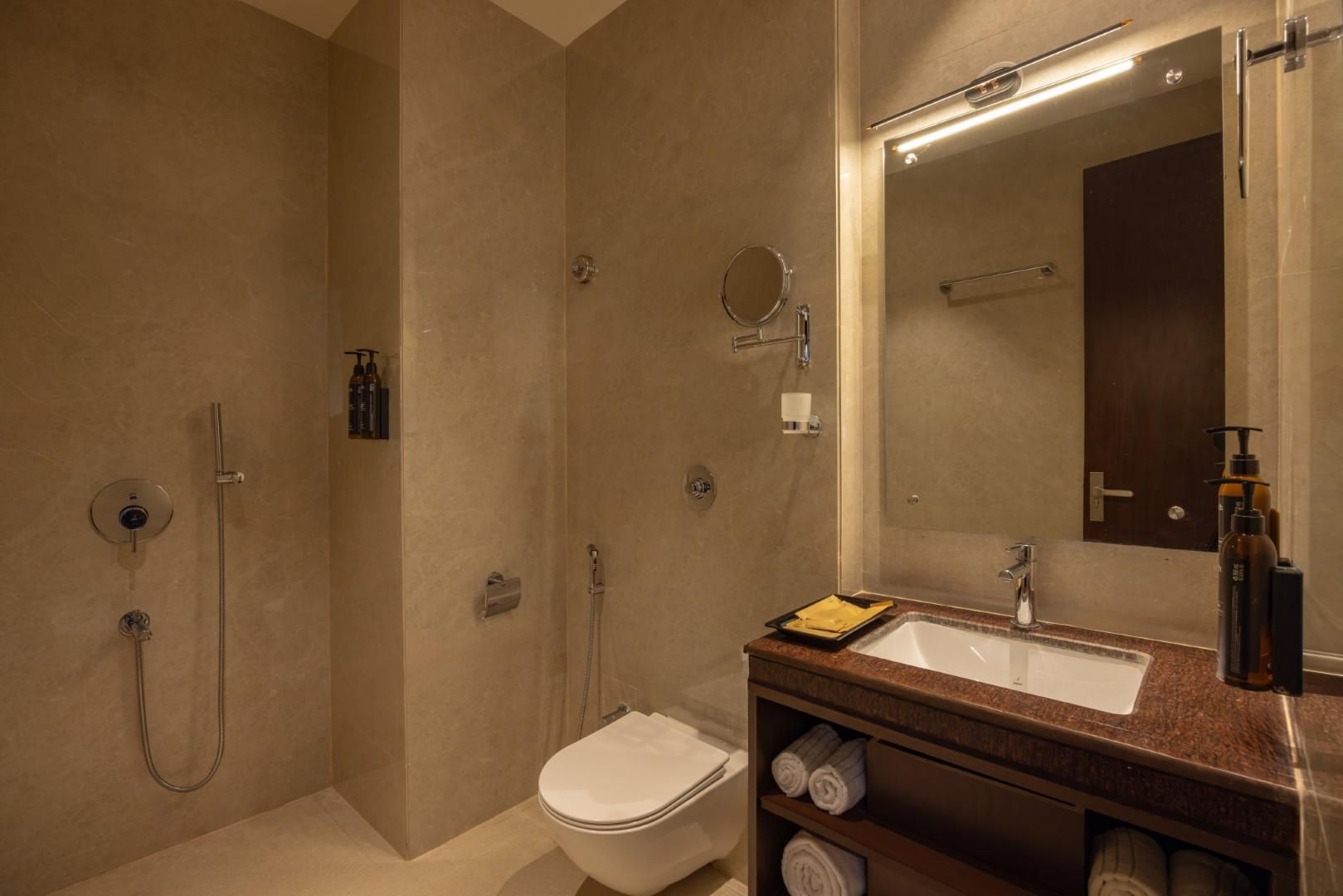 Clarks Inn Suites, Dhanbad Premium King Room 3