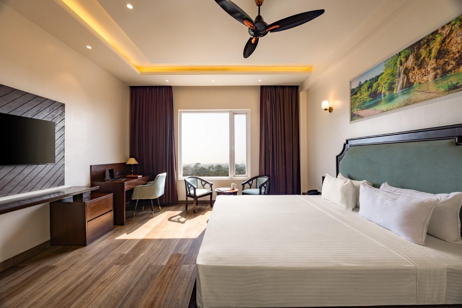 Clarks Inn Suites, Dhanbad Premium King Room 2