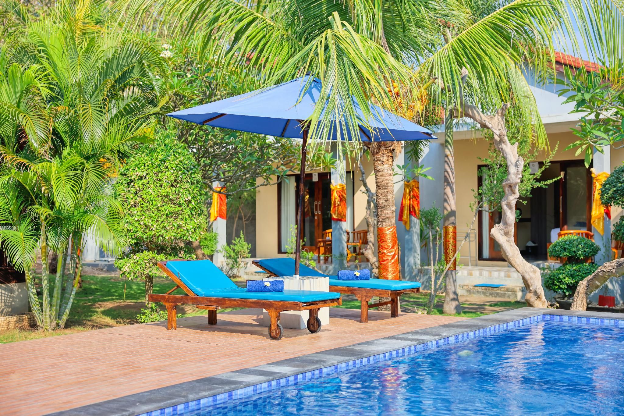 Swimming pool [outdoor]