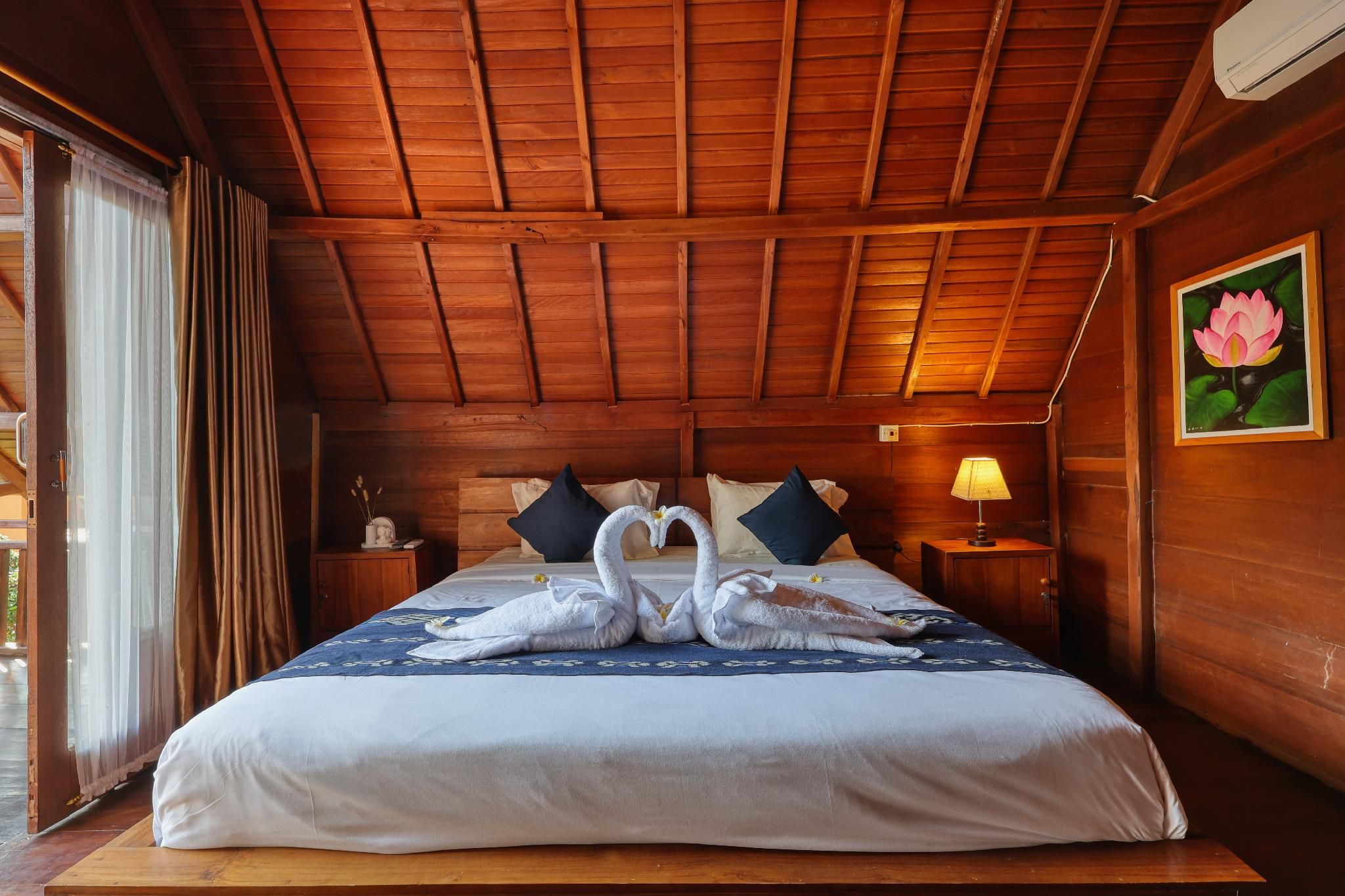 Manyama Bungalow Double Room with Private Bathroom