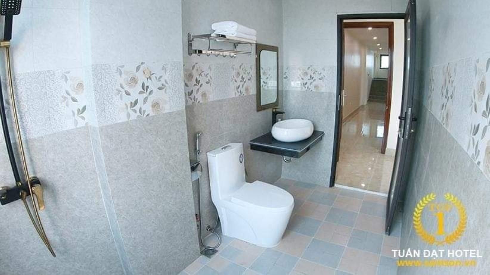 Tuan Dat Luxury Hotel FLC Deluxe Room 2