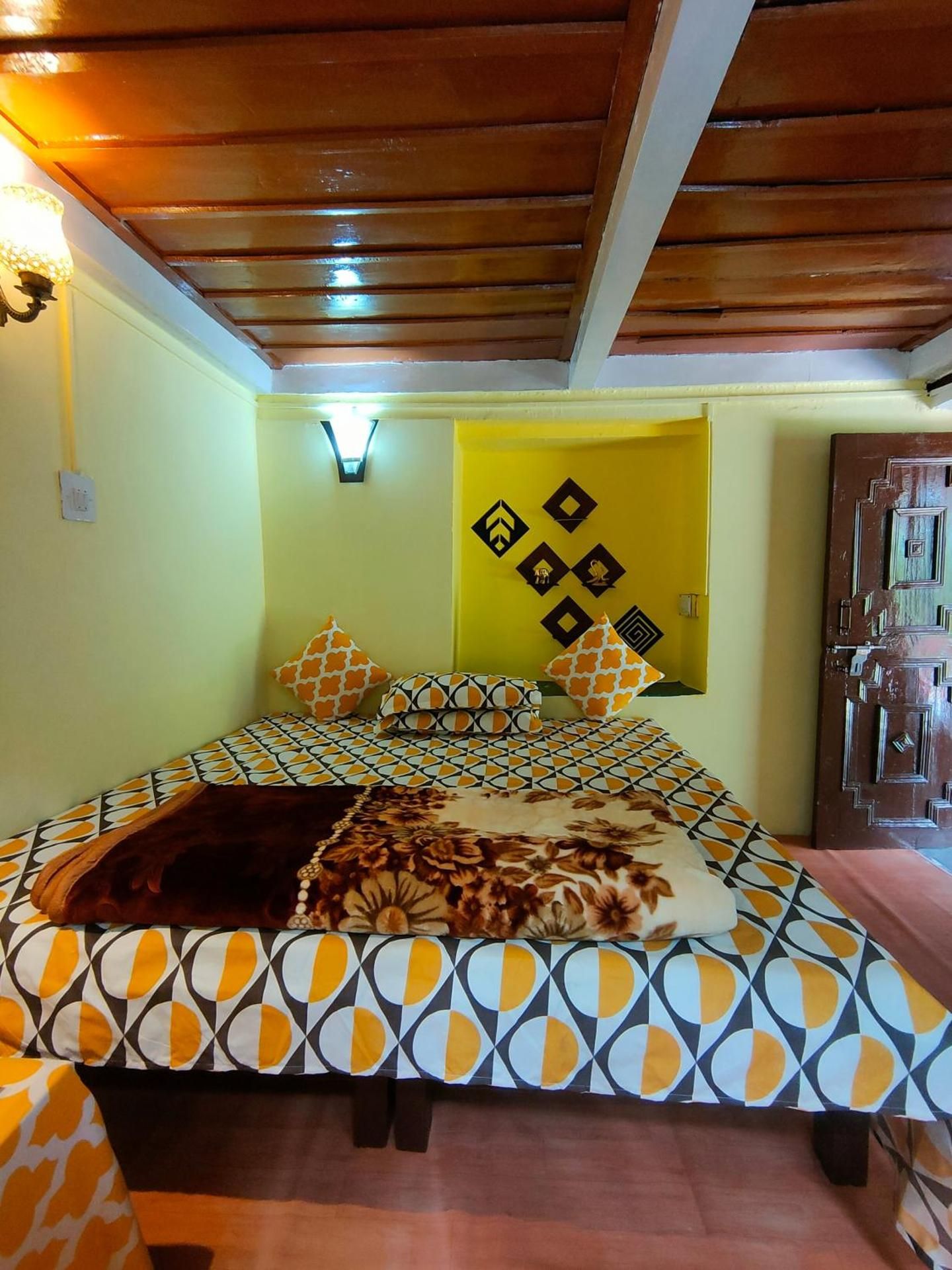 BOBKIN'S ARYAN HOMESTAY 