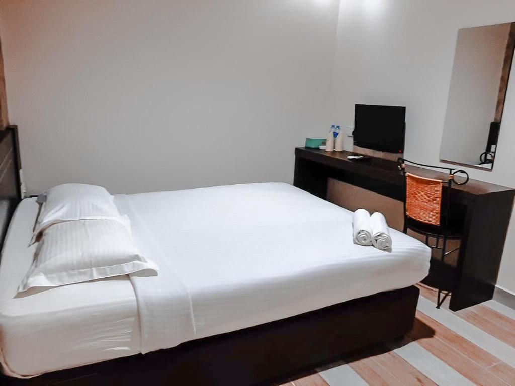 H3 Hotel Standard Double Room 2