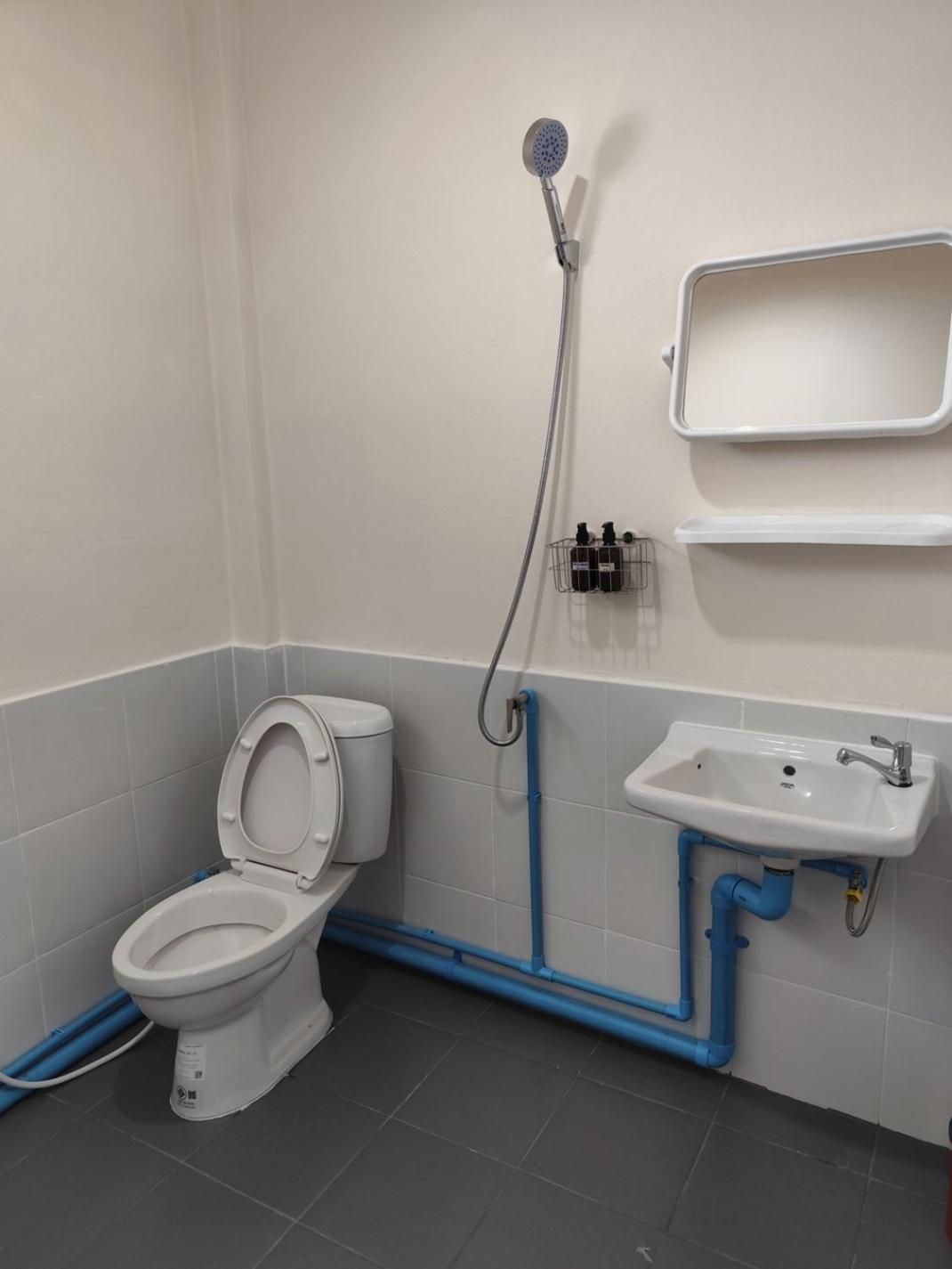 Doctor Thanut's Hostel Shared Dormitory, Women only, Non-Smoking 3