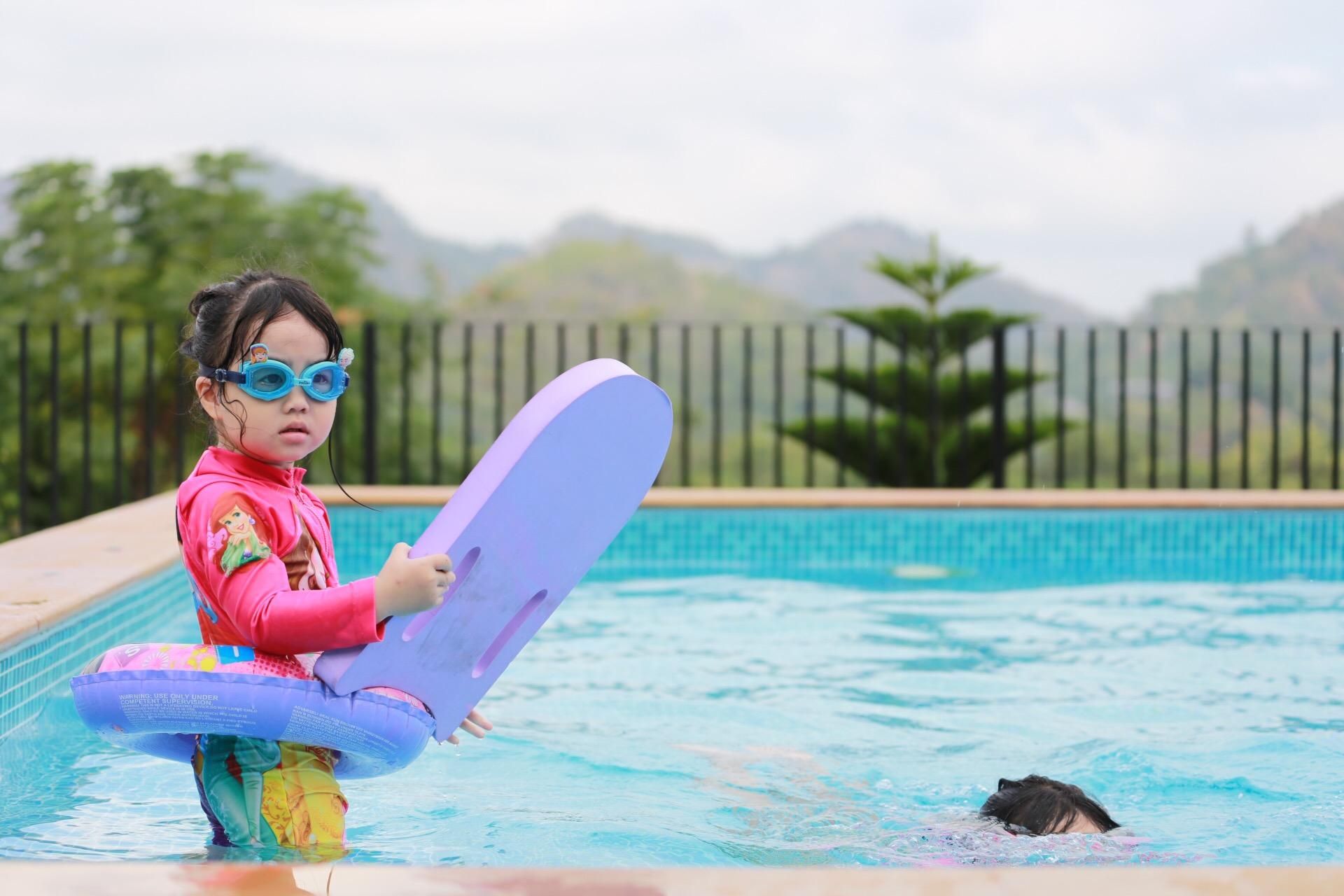 Swimming pool [kids]