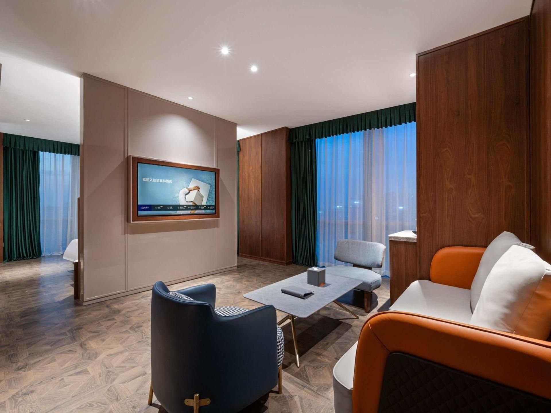 Novotel Shanghai Baoshan Jiusi Deluxe King Suite 3