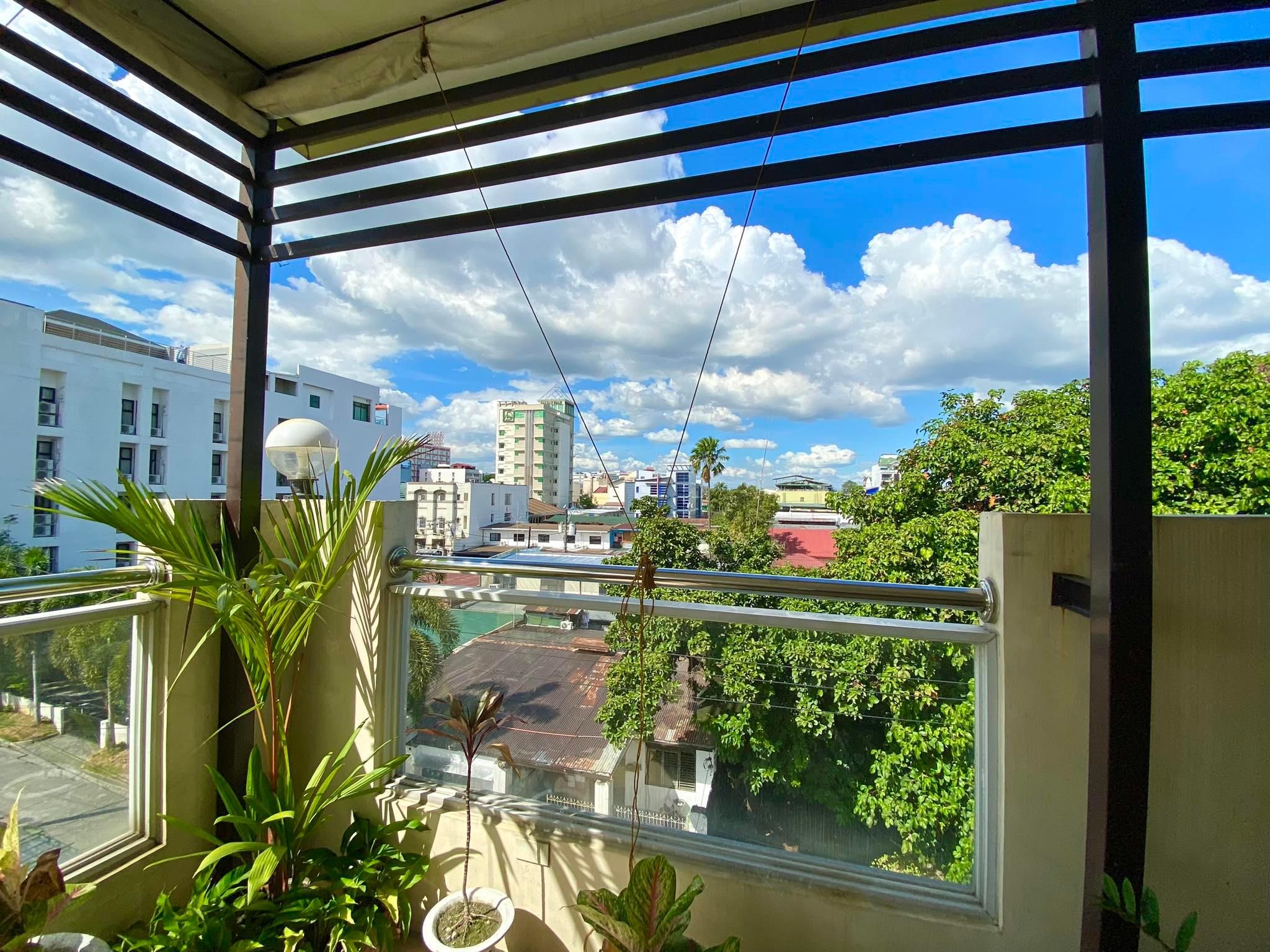 Juanita's Guesthouse Penthouse 3