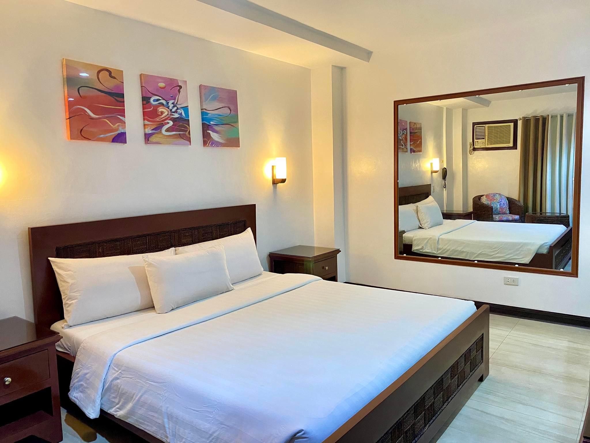 Suite 1 King Bed Non-Smoking